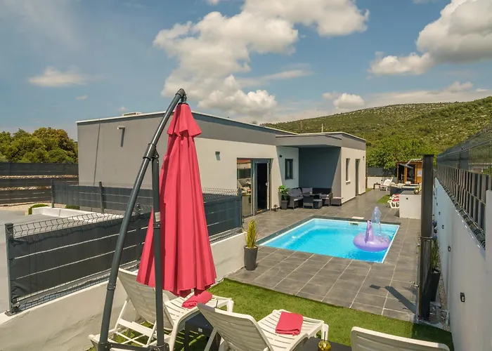 Luxury Impossible Villa *